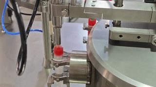 DZA100 Maschine zum Füllen und Verschließen von vorgefüllten Spritzen