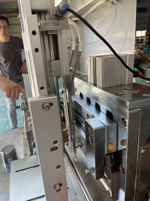 Plc-Steuerfeuchtpflegetuch-Verpackmaschine-niedriger Energieverbrauch, kundengebundenes nass Gewebe, das Maschine herstellt