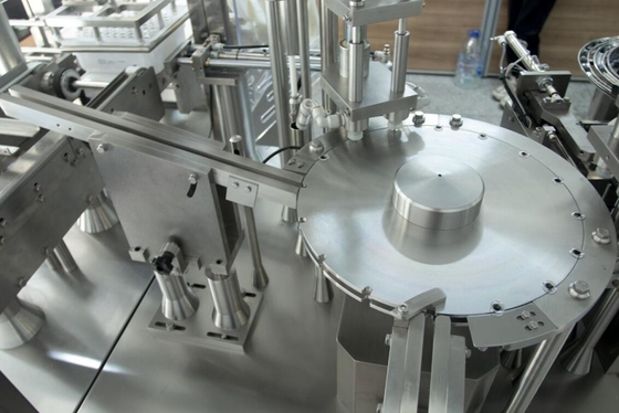 Vorgefüllte Spritze aus Edelstahl-Füllmaschine 1200-1600 Pc/h Füllgenauigkeit ≤ 1%