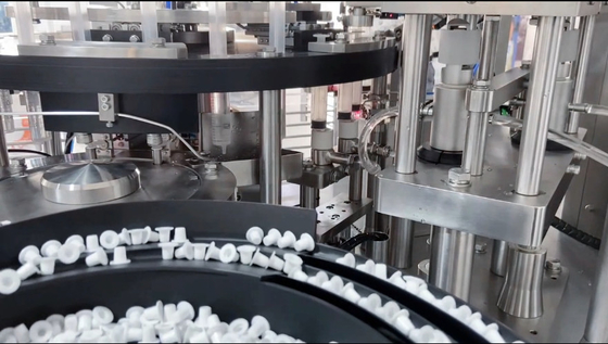 Verpackung aus Plastikpaste Gel, Verteilung von Tierspritzen, Füll- und Verschlussmaschine