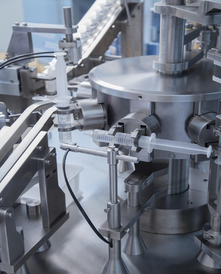 Automatische Füllmaschine für vorgefüllte aseptische Plastikspritzen