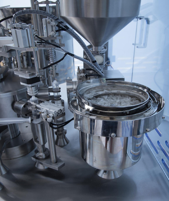 Automatische Füllmaschine für vorgefüllte aseptische Plastikspritzen
