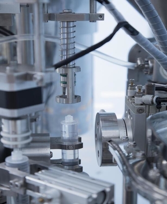 Automatische Füllmaschine für vorgefüllte aseptische Plastikspritzen