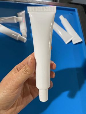 Kondensmilch-Schlauchfüll- und Verschließmaschine