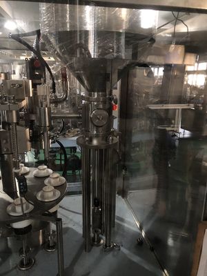 Kondensmilch-Schlauchfüll- und Verschließmaschine