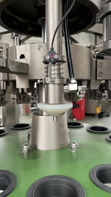 Kosmetische Paste Creme Kunststoffklebstoff Aluminium Weiches Kleines Rohrschwanz Hochgeschwindigkeitskolbenfüll- und Dichtungsverpackungsmaschine