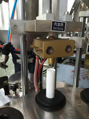 Halbautomatische Packmaschine zur Befüllung und Versiegelung von Weichröhren