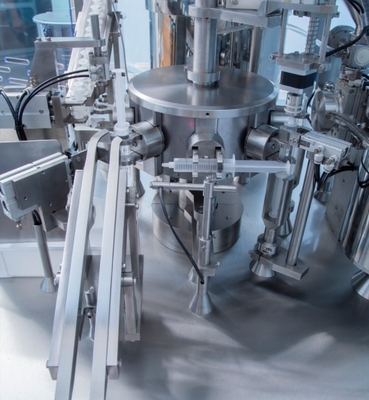 Vorgefüllte Plastikspülspritze Füll- und Abdeckmaschine für Flüssigkeit oder Gel