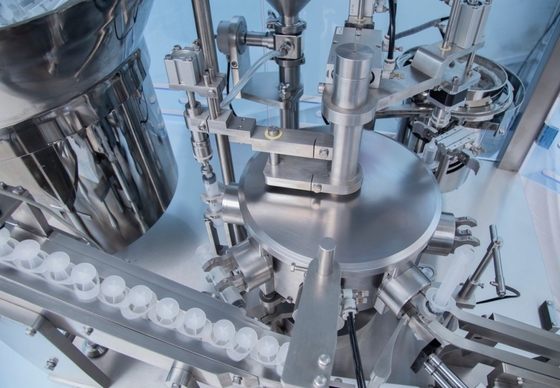 Vollautomatische PLC-Steuerung Vorgefüllte Spritze Füll- und Steckmaschine Edelstahl 0,5-80 ml