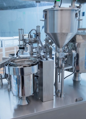Einweg-Paste-Spritze-Füllmaschine Vorgefüllte Spritze-Gel-Plastikspritze-Füllmaschine und -Kappe