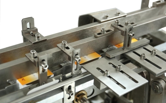 Automatische Hochgeschwindigkeitsmaschine für die kontinuierliche Kartonierung von Seifenboxen Kleinboxenverpackungsmaschine