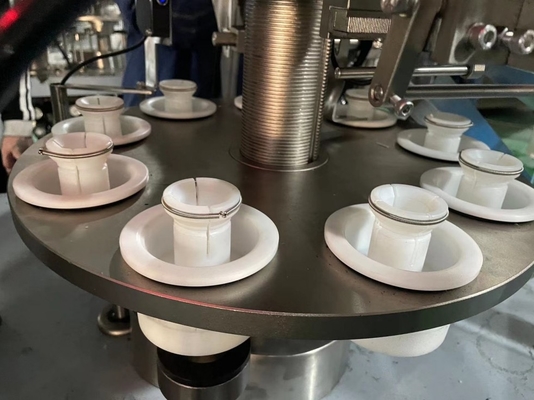 Automatische Zahnpastafüll- und Dichtmaschine