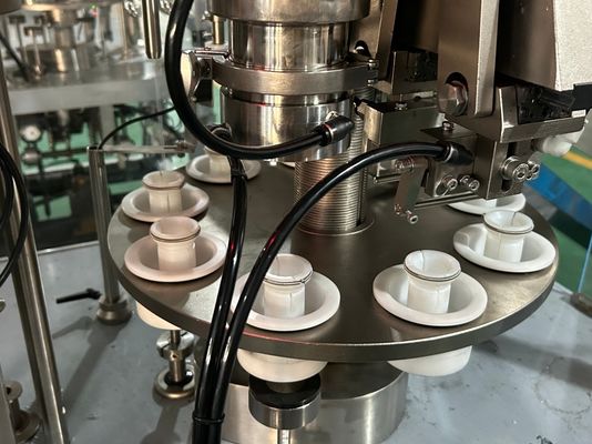 PLC-Füllmaschine für die Verdichtung von Weichrohren 30-50 pcs/min für Milchprodukte