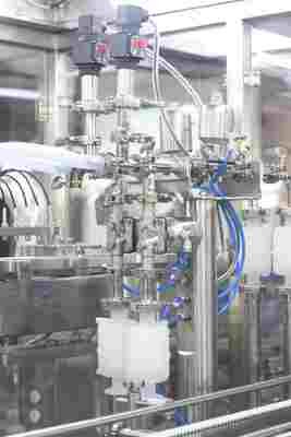 Hochgeschwindigkeits-Automatisierte RTU-Füllmaschine für vorgefüllte Spritzen zur Herstellung steriler Arzneimittel