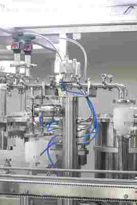 Hochpräzise Maschine zum Füllen und Verschließen von vorgefüllten Spritzen, Kartuschenfüllmaschine