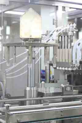 GMP-Pharma-Kunststoff-Hochleistungs-Automatik-Fertigspritzen-Abfüllmaschine