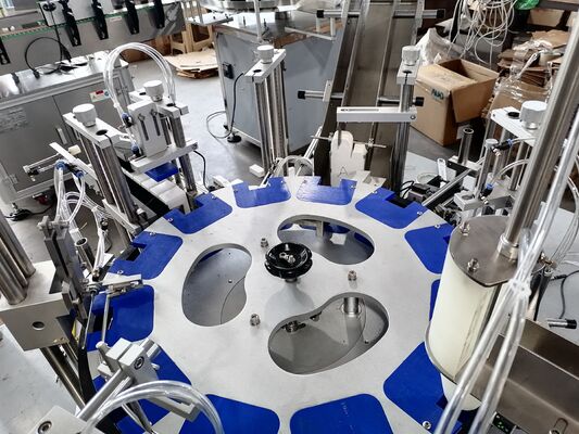 Multifunktionale vertikal rotierende Schachtellademaschine