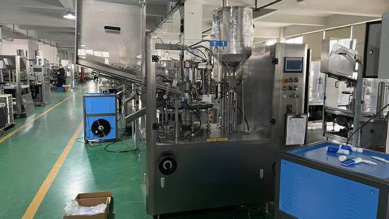 Kontrollierte automatische Kosmetik-Lotionen Handdesinfektionsmittel Gel Salbe Hautpflegeprodukte Creme Tube Füllmaschine Versiegelungsmaschine