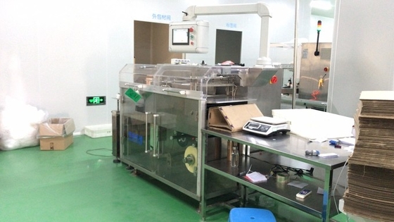 Automatische Poker-Parfüm-Kondom-Seifen-Kosmetik-Box BOPP-Film-Transparente Membran 3D-Verpackung Zellophan-Wickelmaschine