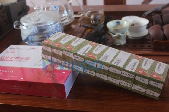 Automatische Poker-Parfüm-Kondom-Seifen-Kosmetik-Box BOPP-Film-Transparente Membran 3D-Verpackung Zellophan-Wickelmaschine